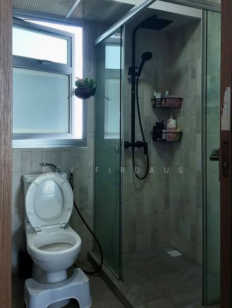 422B Northshore Dr, 422B Northshore Dr, 3 Bedrooms, 1,216 sqft, HDB Flat For Sale, by Fey Firdaus, 500127054 - Bathroom - PropertyGuru.com.sg
