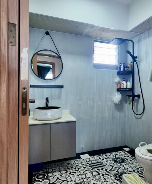 422B Northshore Dr, 422B Northshore Dr, 3 Bedrooms, 1,216 sqft, HDB Flat For Sale, by Fey Firdaus, 500127054 - Bathroom - PropertyGuru.com.sg