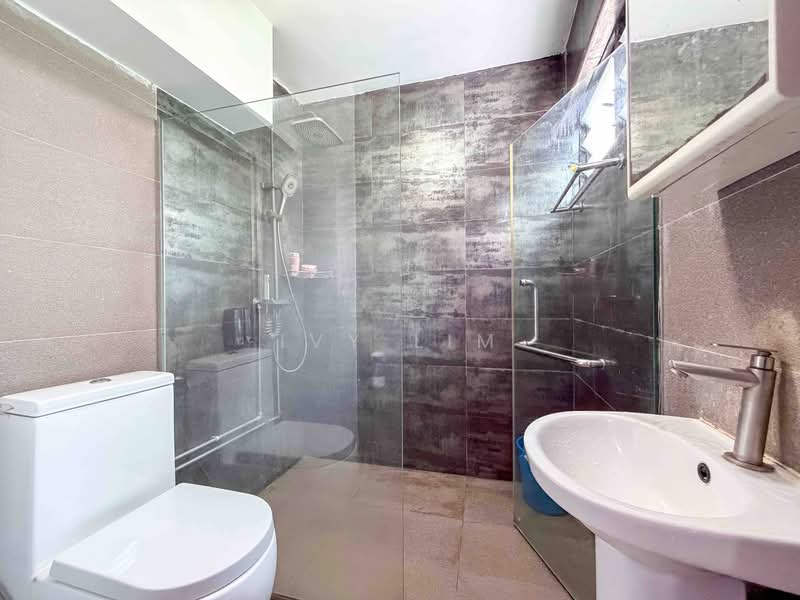 238 Yishun Ring Road, 238 Yishun Ring Road, 3 Bedrooms, 1,302 sqft, HDB Flat For Sale, by Ivy Lim, 500127062 - Bathroom - PropertyGuru.com.sg