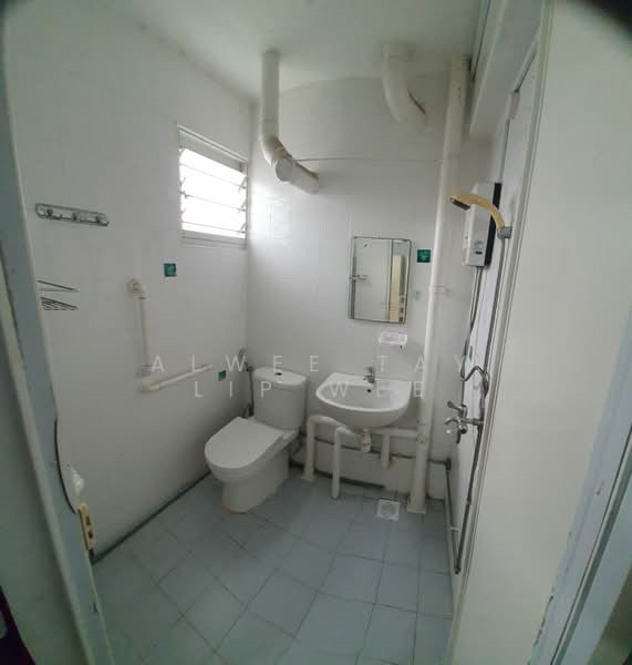 701 Bedok Reservoir Road, 701 Bedok Reservoir Road, Room Rental, 120 sqft, HDB Flat For Rent, by Alwee Tay Lip Wee, 500127065 - Bathroom - PropertyGuru.com.sg
