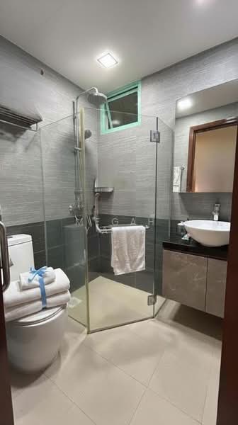 Hazel Park Condo, 27 Hazel Park Terrace, 3 Bedrooms, 1,324 sqft, Condominium For Sale, by Megah Yang, 500127080 - Bathroom - PropertyGuru.com.sg