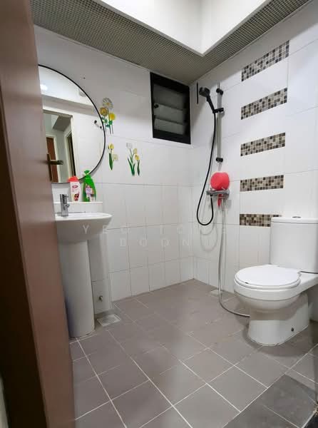 547D Segar Road, 547D Segar Road, 2 Bedrooms, 721 sqft, HDB Flat For Sale, by Yeo Tong Boon, 500127081 - Bathroom - PropertyGuru.com.sg