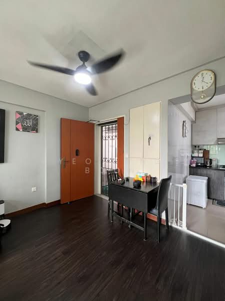 547D Segar Road, 547D Segar Road, 2 Bedrooms, 721 sqft, HDB Flat For Sale, by Yeo Tong Boon, 500127081 - Living Room - PropertyGuru.com.sg