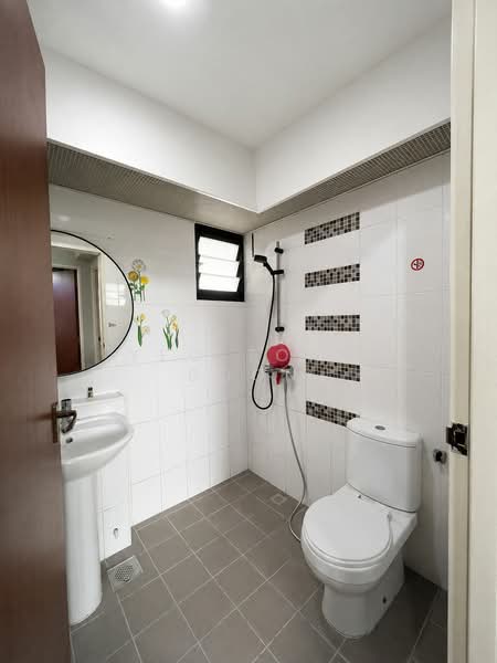 547D Segar Road, 547D Segar Road, 2 Bedrooms, 721 sqft, HDB Flat For Sale, by Yeo Tong Boon, 500127081 - Bathroom - PropertyGuru.com.sg