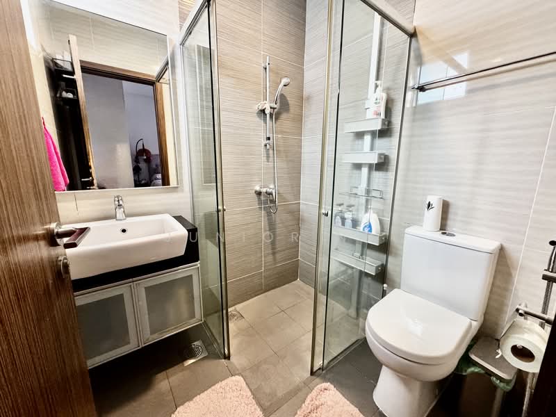 Suites at Bukit Timah, 68 Jalan Jurong Kechil, 2 Bedrooms, 861 sqft, Condominium For Sale, by Junior Ng, 500127082 - Bathroom - PropertyGuru.com.sg