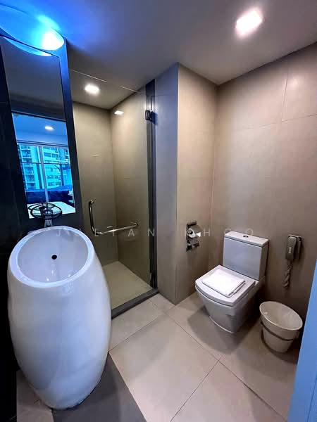 Royal Residences, , 1 Bedroom, 559 sqft, Apartment For Rent, by Julian Khoo, 500127083 - Bathroom - PropertyGuru.com.sg