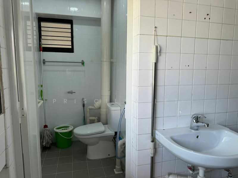 492 Jurong West Street 41, 492 Jurong West Street 41, Room Rental, 150 sqft, HDB Flat For Rent, by Priscilla Lee, 500127100 - Bathroom - PropertyGuru.com.sg