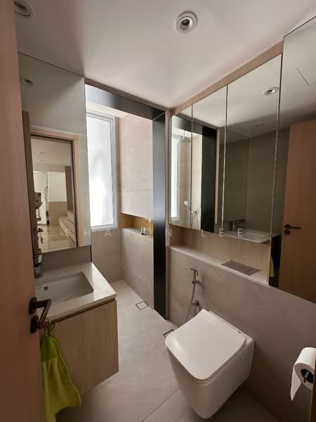 Thomson Garden Estate, Sin Ming Road, 5 Bedrooms, 3,000 sqft, Corner Terrace For Sale, by Sharon Lee, 500127101 - Bathroom - PropertyGuru.com.sg