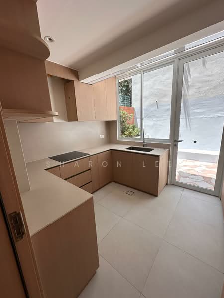 Thomson Garden Estate, Sin Ming Road, 5 Bedrooms, 3,000 sqft, Corner Terrace For Sale, by Sharon Lee, 500127101 - Kitchen - PropertyGuru.com.sg