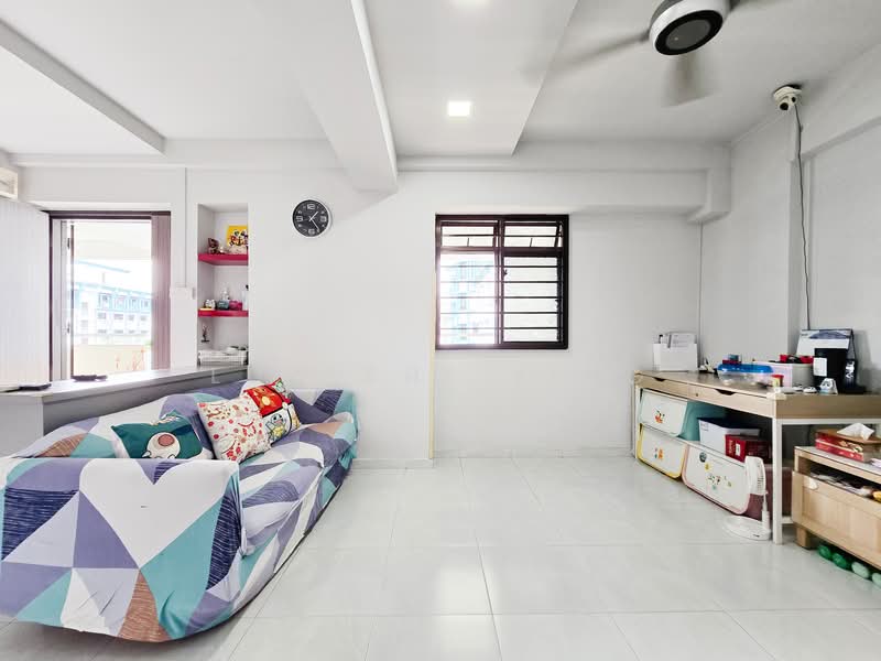 353 Kang Ching Road, 353 Kang Ching Road, 3 Bedrooms, 1,087 sqft, HDB Flat For Sale, by Lua Shi Ying, 500127109 - Living Room - PropertyGuru.com.sg