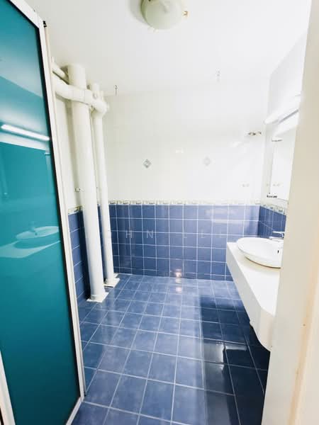 480 Segar Road, 480 Segar Road, 3 Bedrooms, 979 sqft, HDB Flat For Sale, by John Lee, 500127121 - Bathroom - PropertyGuru.com.sg