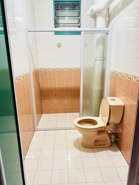 480 Segar Road, 480 Segar Road, 3 Bedrooms, 979 sqft, HDB Flat For Sale, by John Lee, 500127121 - Bathroom - PropertyGuru.com.sg