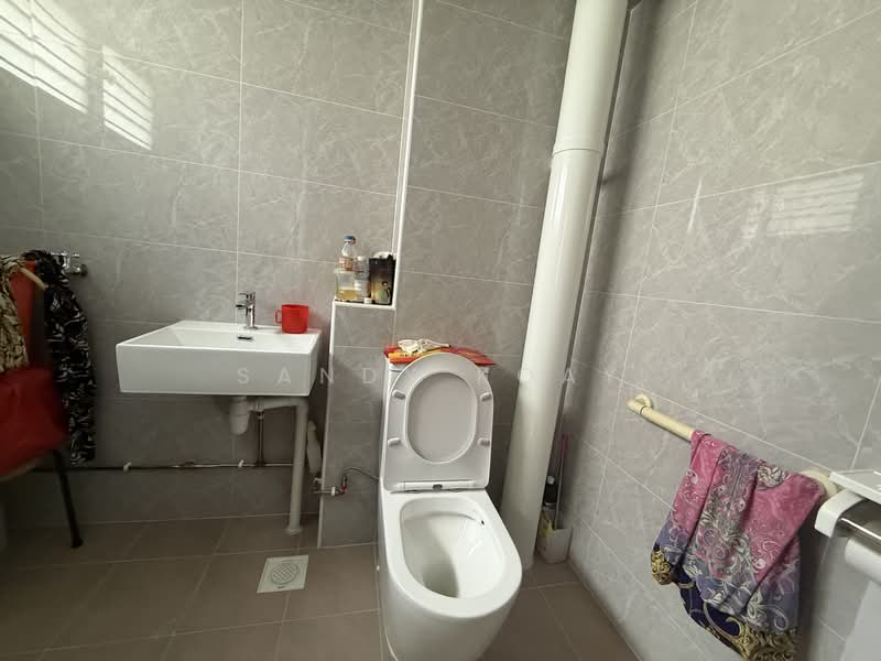 979 Jurong West Street 93, 979 Jurong West Street 93, 3 Bedrooms, 1,162 sqft, HDB Flat For Sale, by Sandy Koay, 500127148 - Bathroom - PropertyGuru.com.sg
