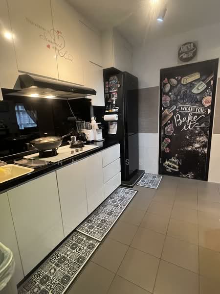 121D Canberra Street, 121D Canberra Street, 3 Bedrooms, 1,001 sqft, HDB Flat For Sale, by Lynn Hussain, 500127156 - Kitchen - PropertyGuru.com.sg