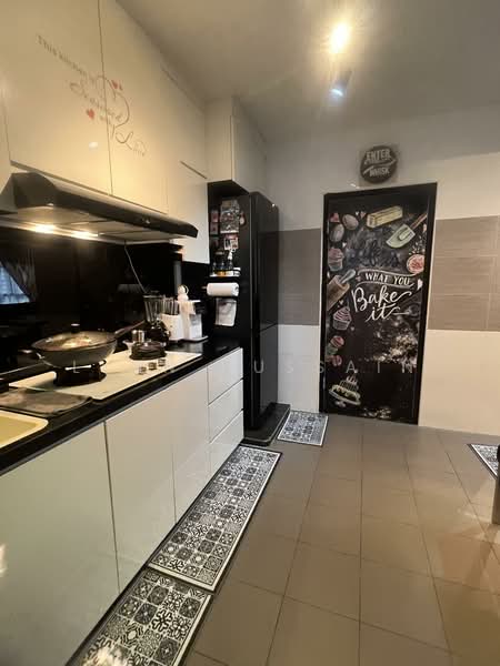 121D Canberra Street, 121D Canberra Street, 3 Bedrooms, 1,001 sqft, HDB Flat For Sale, by Lynn Hussain, 500127156 - Kitchen - PropertyGuru.com.sg