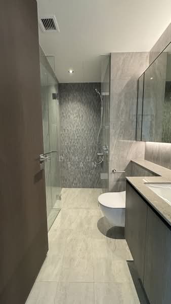 Piccadilly Grand, Northumberland Road, 2 Bedrooms, 646 sqft, Condominium For Rent, by Edmund Tan, 500127164 - Common Bathroom - PropertyGuru.com.sg
