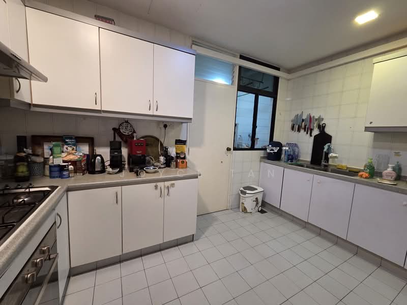 Trevose Park, 70 Trevose Crescent, 3 Bedrooms, 1,984 sqft, Condominium For Rent, by Joyce Tan, 500127165 - Spacious Kitchen with lots of cabinets - PropertyGuru.com.sg