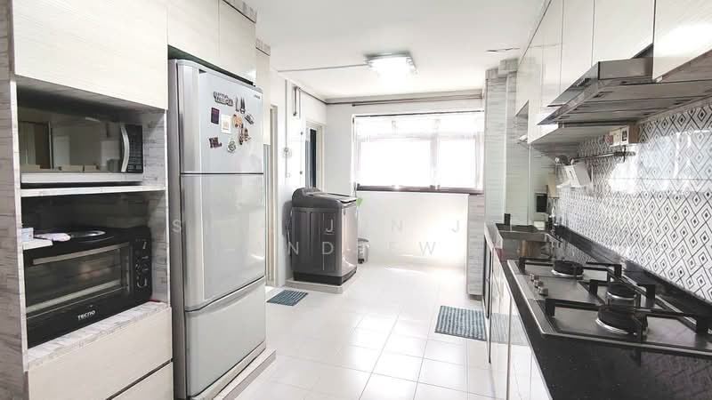 37 Bedok South Avenue 2, 37 Bedok South Avenue 2, 3 Bedrooms, 904 sqft, HDB Flat For Sale, by Siyo Jun Jie Andrew, 500127173 - Kitchen - PropertyGuru.com.sg