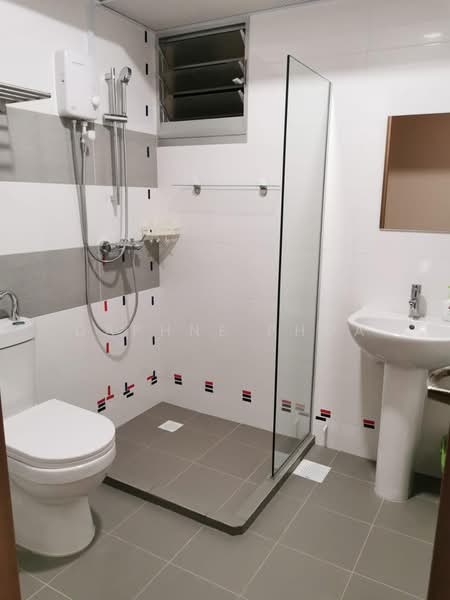431A Bedok North Road, 431A  Bedok North Road, 3 Bedrooms, 990 sqft, HDB Flat For Rent, by Daphne Phoa, 500127180 - Bathroom - PropertyGuru.com.sg