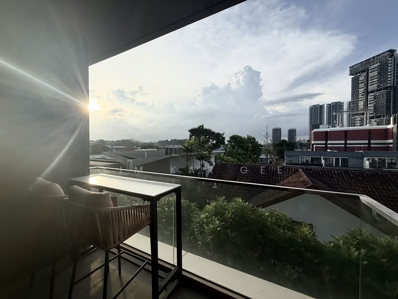 Peak Residence, 337 Thomson Road, 1 Bedroom, 560 sqft, Condominium For Sale, by Lim Kar Gee, 500127186 - Balcony - PropertyGuru.com.sg