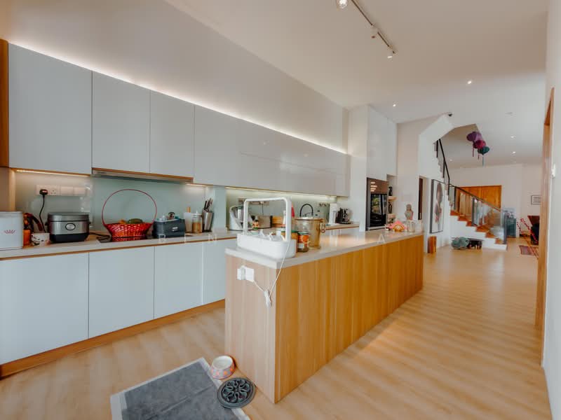 Beautifully Renovated Corner Terrace at Serangoon Gardens, , 7 Bedrooms, 5,500 sqft, Corner Terrace For Rent, by Benji Chia, 500127188 - Kitchen - PropertyGuru.com.sg