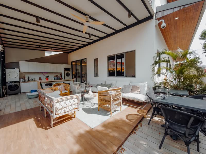 Beautifully Renovated Corner Terrace at Serangoon Gardens, , 7 Bedrooms, 5,500 sqft, Corner Terrace For Rent, by Benji Chia, 500127188 - Exterior - PropertyGuru.com.sg