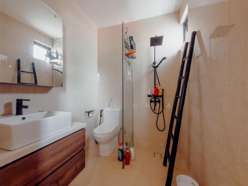 Beautifully Renovated Corner Terrace at Serangoon Gardens, , 7 Bedrooms, 5,500 sqft, Corner Terrace For Rent, by Benji Chia, 500127188 - Bathroom - PropertyGuru.com.sg