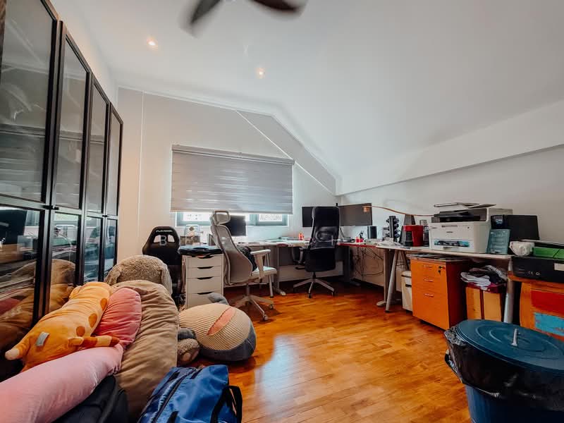 Beautifully Renovated Corner Terrace at Serangoon Gardens, , 7 Bedrooms, 5,500 sqft, Corner Terrace For Rent, by Benji Chia, 500127188 - Study - PropertyGuru.com.sg