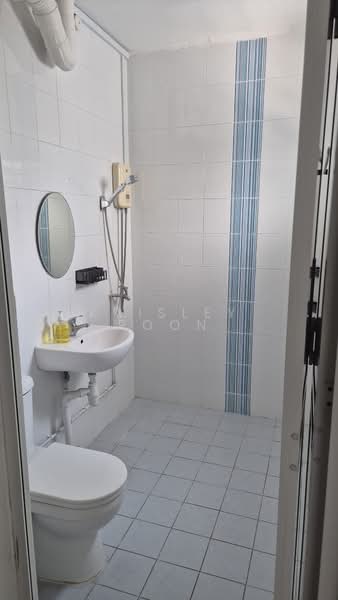 131 Yishun Street 11, 131 Yishun Street 11, Room Rental, 130 sqft, HDB Flat For Rent, by Kaisley Poon, 500127193 - Bathroom - PropertyGuru.com.sg