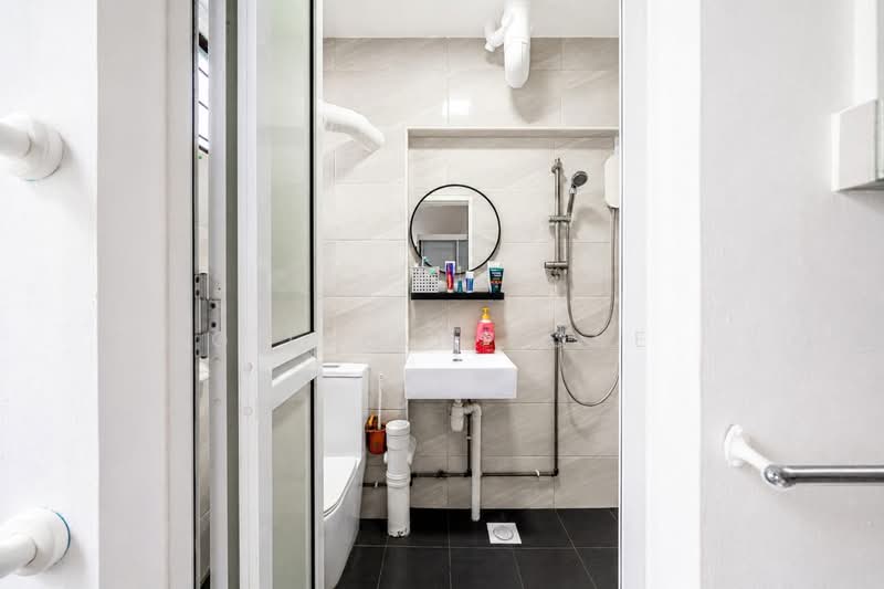 113 Teck Whye Lane, 113 Teck Whye Lane, 3 Bedrooms, 1,141 sqft, HDB Flat For Sale, by Gillian Loke, 500127240 - Bathroom - PropertyGuru.com.sg