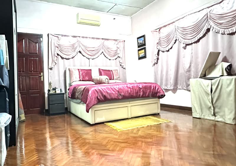 Rare Freehold 2 sty Detached @ Westlake Gardens, , 5 Bedrooms, 4,500 sqft, Detached House For Sale, by Anselm Teo, 500127272 - Bedroom - PropertyGuru.com.sg