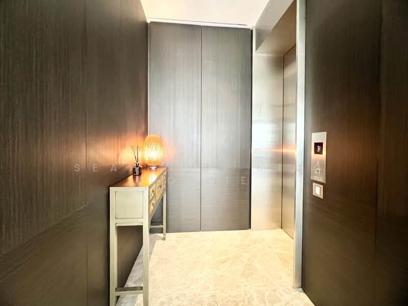 Leedon Residence, 24 Leedon Heights, 2 Bedrooms, 1,044 sqft, Condominium For Rent, by SEAH GEOK MING TOSHIE, 500127277 - Private Lift Lobby - PropertyGuru.com.sg