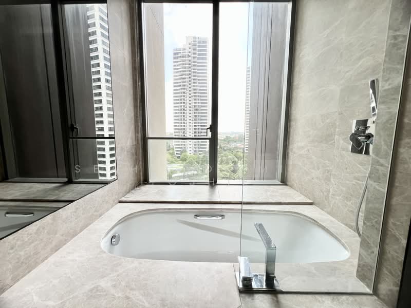 Leedon Residence, 24 Leedon Heights, 2 Bedrooms, 1,044 sqft, Condominium For Rent, by SEAH GEOK MING TOSHIE, 500127277 - Master Bathtub with View - PropertyGuru.com.sg