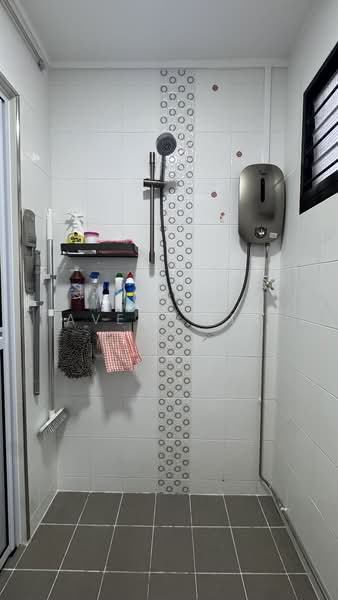 159 Bedok South Avenue 3, 159 Bedok South Avenue 3, 2 Bedrooms, 800 sqft, HDB Flat For Rent, by Avery Lin, 500127278 - Bathroom - PropertyGuru.com.sg