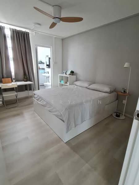 159 Bedok South Avenue 3, 159 Bedok South Avenue 3, 2 Bedrooms, 800 sqft, HDB Flat For Rent, by Avery Lin, 500127278 - Master Bedroom - PropertyGuru.com.sg