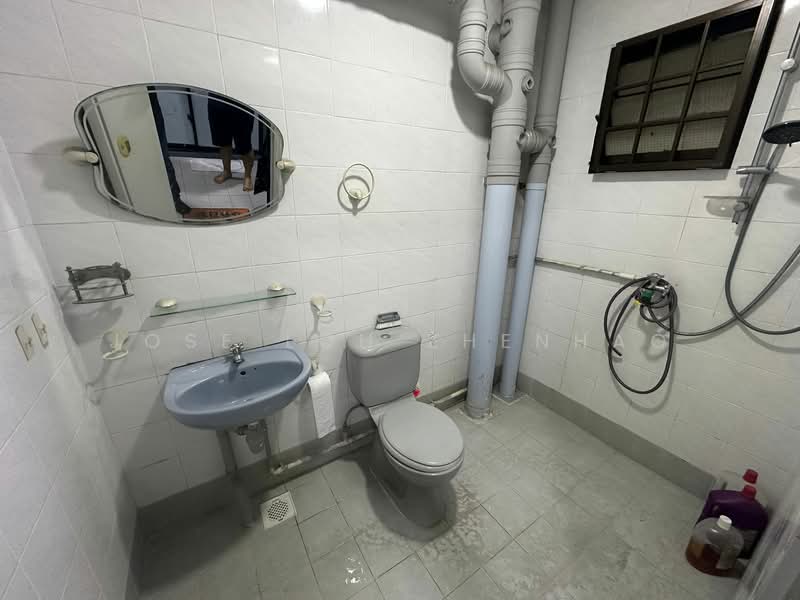 484C Choa Chu Kang Avenue 5, 484C Choa Chu Kang Avenue 5, 3 Bedrooms, 1,076 sqft, HDB Flat For Sale, by Jose Loh Zhenhao, 500127279 - Bathroom - PropertyGuru.com.sg