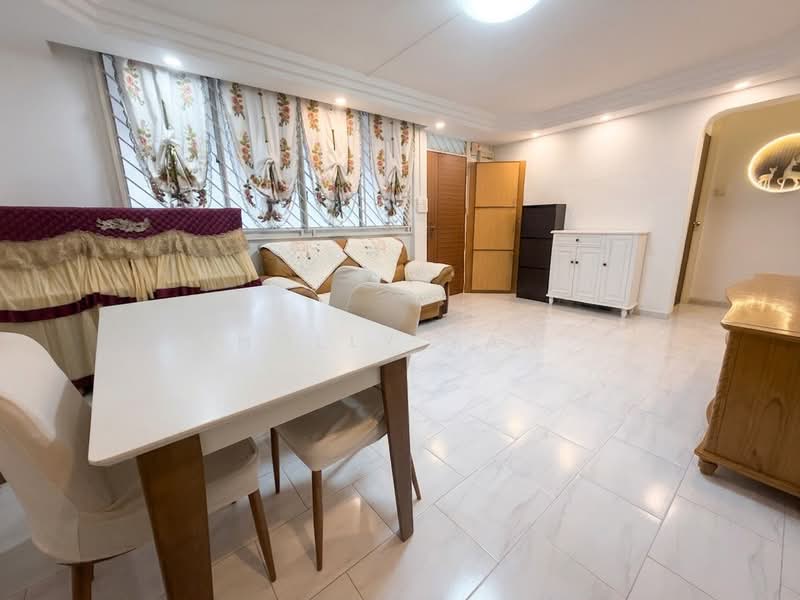 170 Bishan Street 13, 170 Bishan Street 13, 3 Bedrooms, 893 sqft, HDB Flat For Sale, by Holly Yan, 500127280 - Living Room - PropertyGuru.com.sg