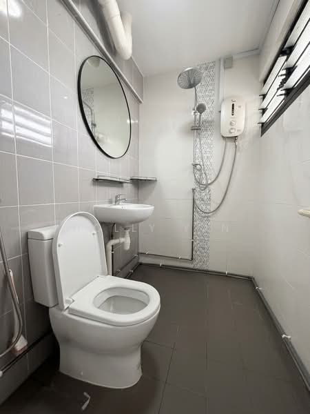 170 Bishan Street 13, 170 Bishan Street 13, 3 Bedrooms, 893 sqft, HDB Flat For Sale, by Holly Yan, 500127280 - Bathroom - PropertyGuru.com.sg