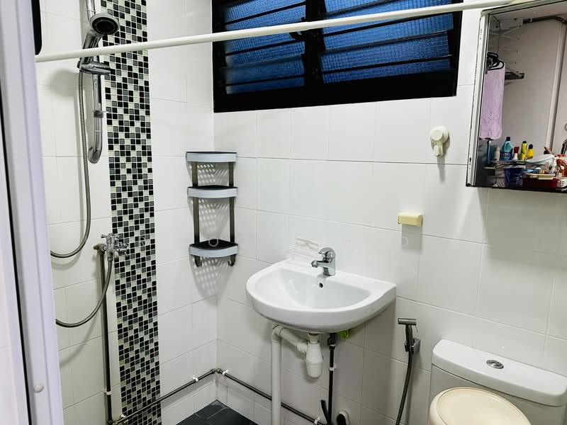 237 Serangoon Avenue 3, 237 Serangoon Avenue 3, Room Rental, 120 sqft, HDB Flat For Rent, by Kar Loon Choong, 500127283 - Bathroom - PropertyGuru.com.sg