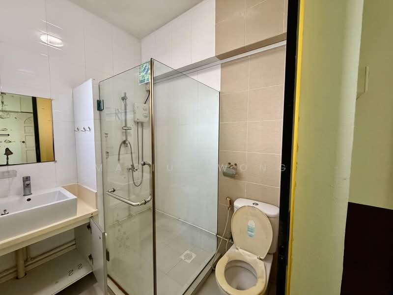 113 Clementi Street 13, 113 Clementi Street 13, 3 Bedrooms, 1,119 sqft, HDB Flat For Sale, by Marius Wong, 500127286 - Bathroom - PropertyGuru.com.sg
