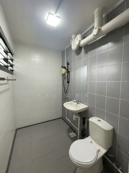 149 Bishan Street 11, 149 Bishan Street 11, 4 Bedrooms, 1,313 sqft, HDB Flat For Rent, by Val Ong, 500127291 - Bathroom - PropertyGuru.com.sg