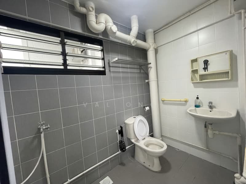 149 Bishan Street 11, 149 Bishan Street 11, 4 Bedrooms, 1,313 sqft, HDB Flat For Rent, by Val Ong, 500127291 - Bathroom - PropertyGuru.com.sg