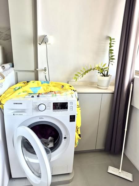 229 Bukit Batok East Avenue 3, 229 Bukit Batok East Avenue 3, 2 Bedrooms, 721 sqft, HDB Flat For Sale, by Jonah (JT) Tan, 500127319 - Balcony - PropertyGuru.com.sg