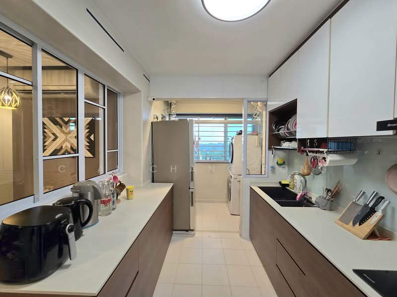 130B Lorong 1 Toa Payoh, 130B Lorong 1 Toa Payoh, 3 Bedrooms, 1,001 sqft, HDB Flat For Sale, by Chan Chang Rong, 500127325 - Kitchen - PropertyGuru.com.sg