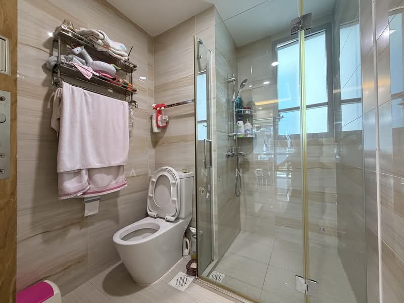 The Santorini, Tampines Street 86, 3 Bedrooms, 1,119 sqft, Condominium For Rent, by Algin Ng, 500127327 - Bathroom - PropertyGuru.com.sg