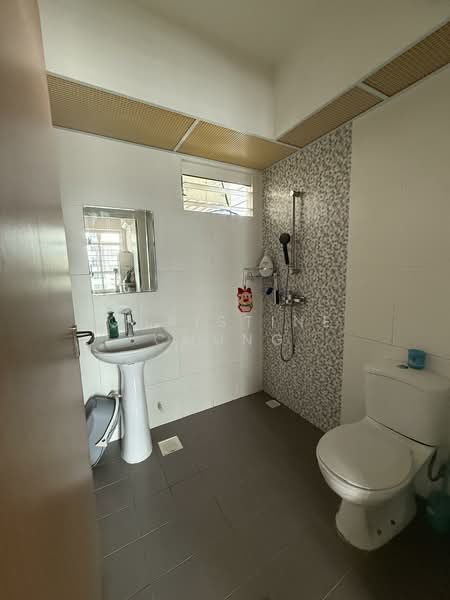 113C McNair Towers, 113C Mcnair Road, 2 Bedrooms, 732 sqft, HDB Flat For Rent, by Christine Chung, 500127328 - Bathroom - PropertyGuru.com.sg