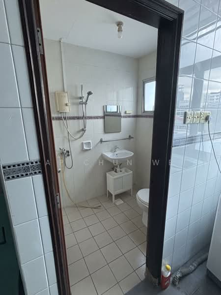 260 sims avenue, , 3 Bedrooms, 1,100 sqft, Apartment For Rent, by Yap Chun Wei, 500127335 - Bathroom - PropertyGuru.com.sg