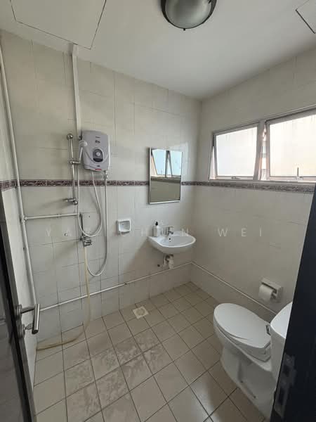 260 sims avenue, , 3 Bedrooms, 1,200 sqft, Apartment For Rent, by Yap Chun Wei, 500127335 - Bathroom - PropertyGuru.com.sg