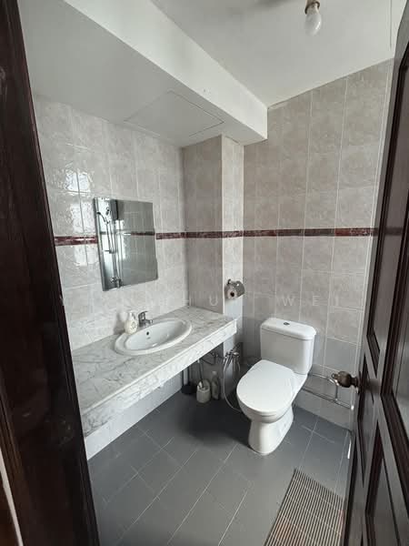 260 sims avenue, , 3 Bedrooms, 1,200 sqft, Apartment For Rent, by Yap Chun Wei, 500127335 - Master Bathroom - PropertyGuru.com.sg