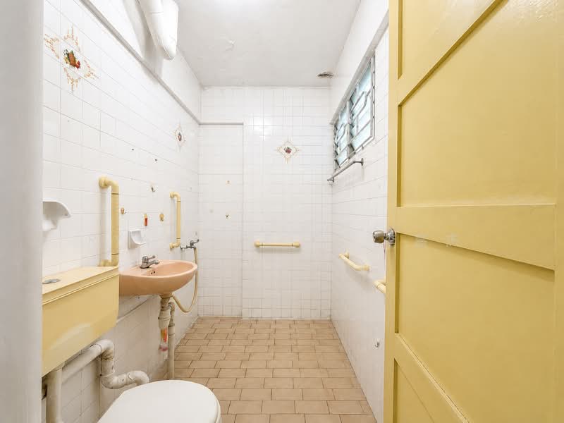 541 Jurong West Avenue 1, 541 Jurong West Avenue 1, 3 Bedrooms, 1,109 sqft, HDB Flat For Sale, by Ryan Lee KK 李嘉杰, 500127337 - Bathroom - PropertyGuru.com.sg